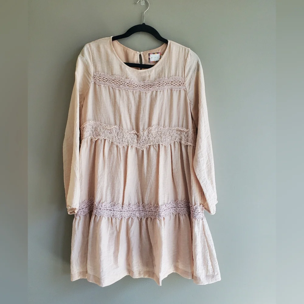 eri + ali Anthropologie Mirana Lace Tier Swing Dress‎ Long Sleeve In Nude Size S - Picture 2 of 10